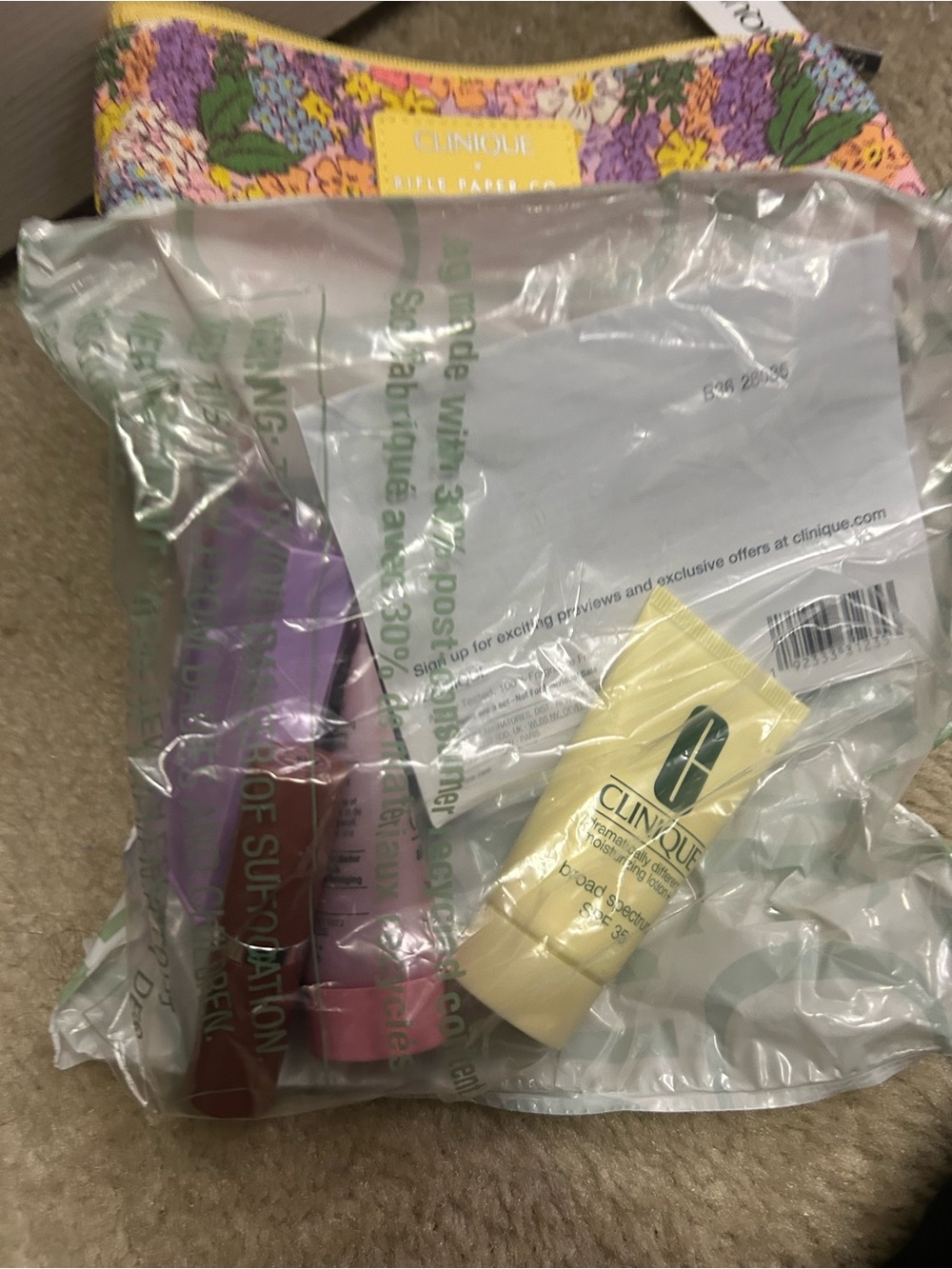 NWT CLINIQUE 5 piece gift set.  GORGEOUS floral bag. - Picture 16 of 16